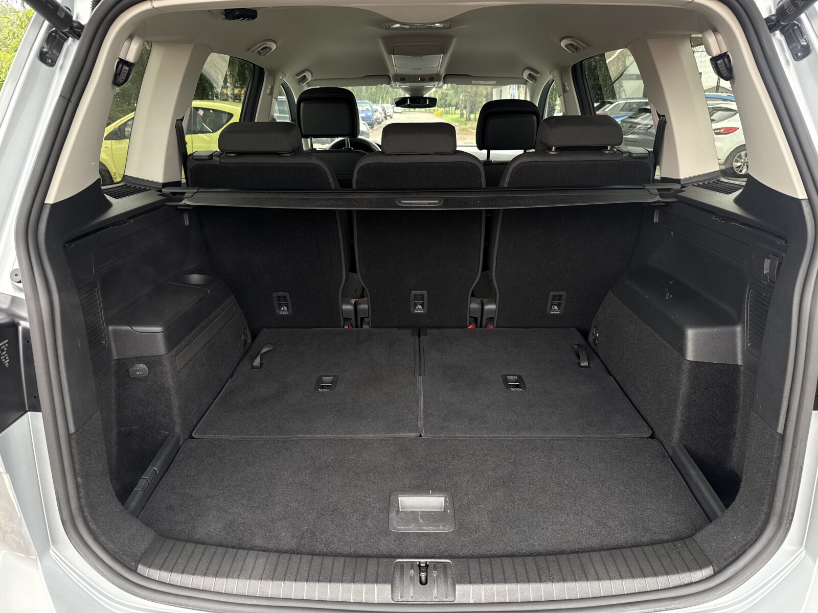 Volkswagen Touran - zdjęcie 33