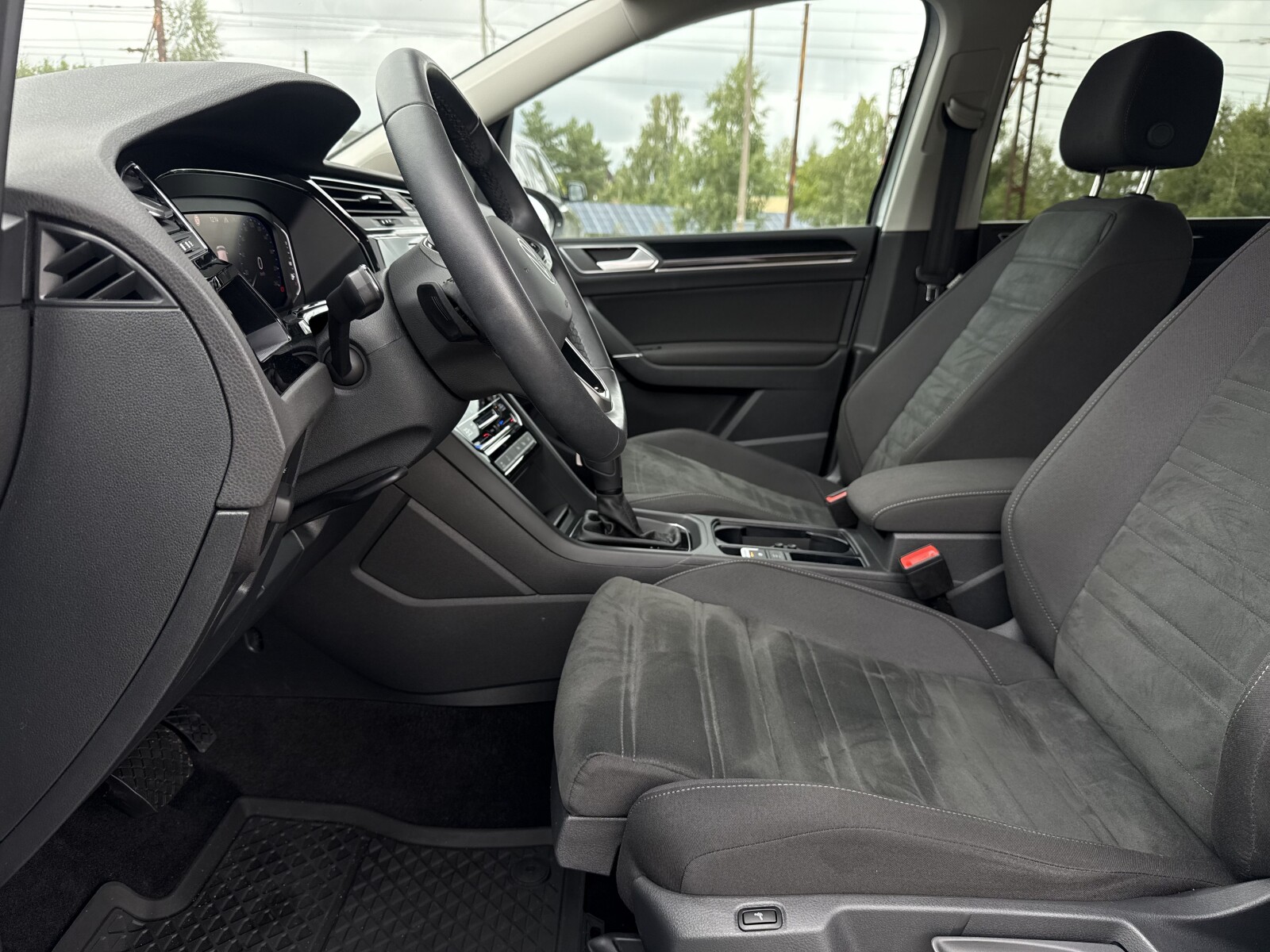 Volkswagen Touran - zdjęcie 10
