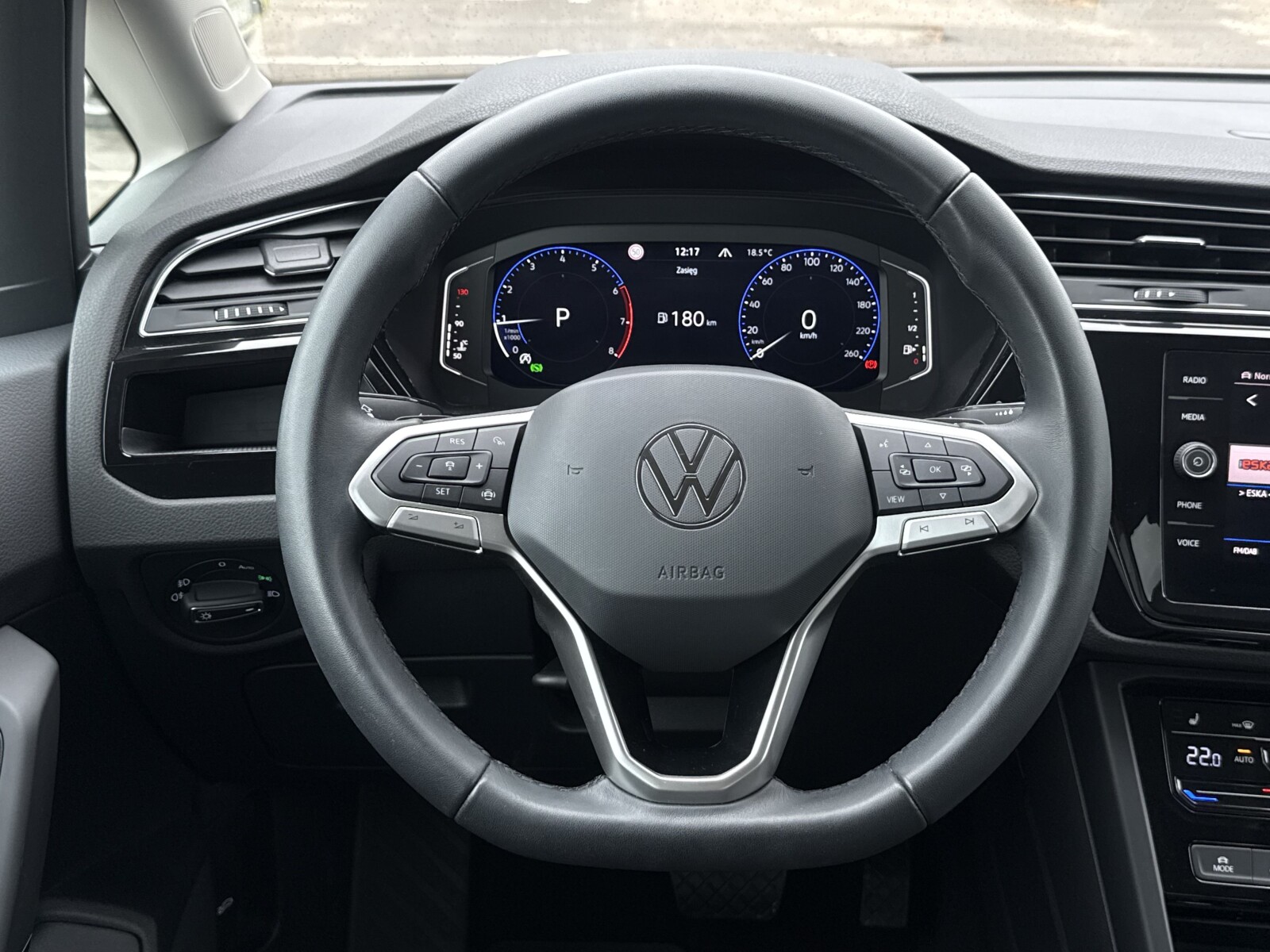 Volkswagen Touran - zdjęcie 15