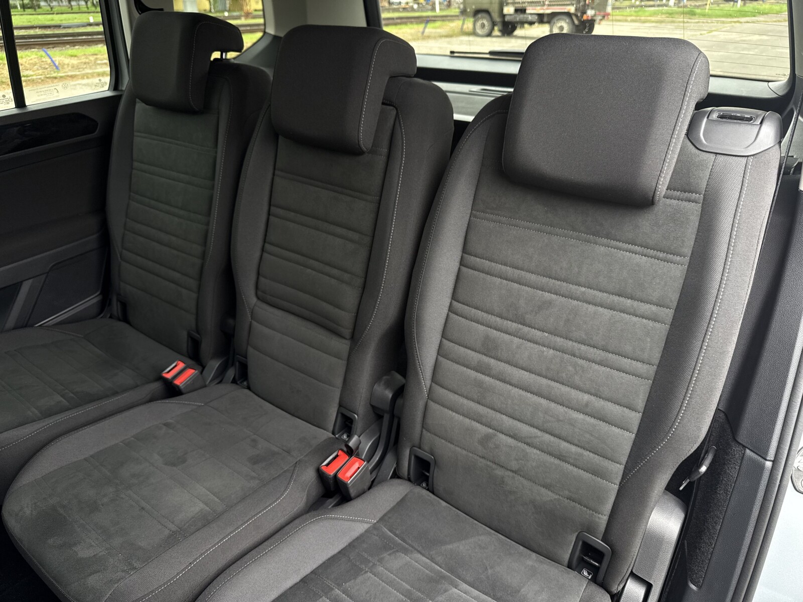 Volkswagen Touran - zdjęcie 30