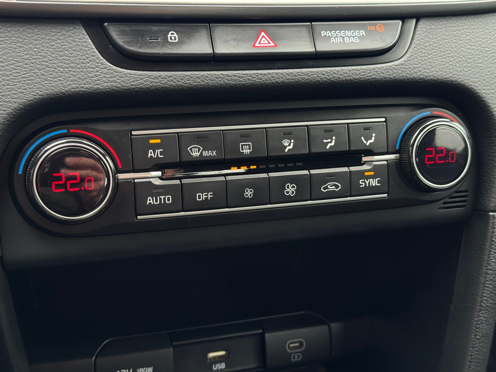 Kia Ceed - zdjęcie 24