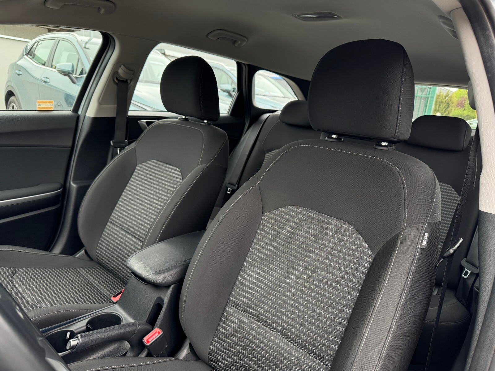 Kia Ceed - zdjęcie 10