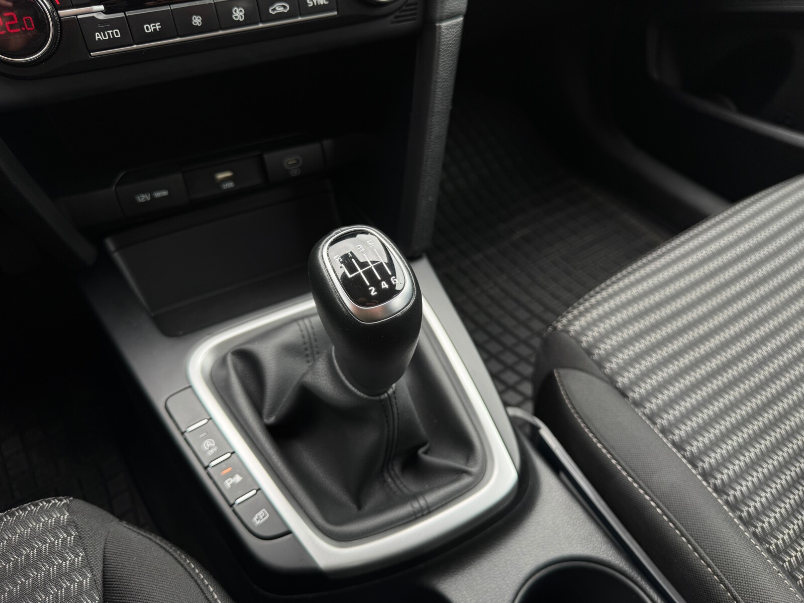 Kia Ceed - zdjęcie 26
