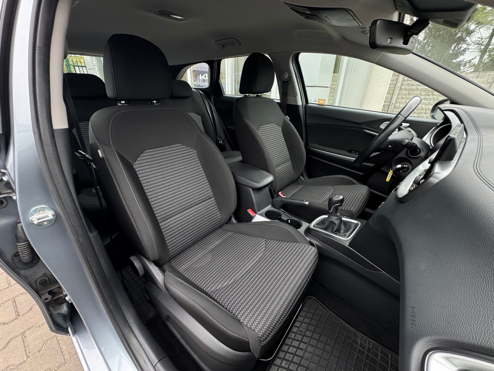 Kia Ceed - zdjęcie 17