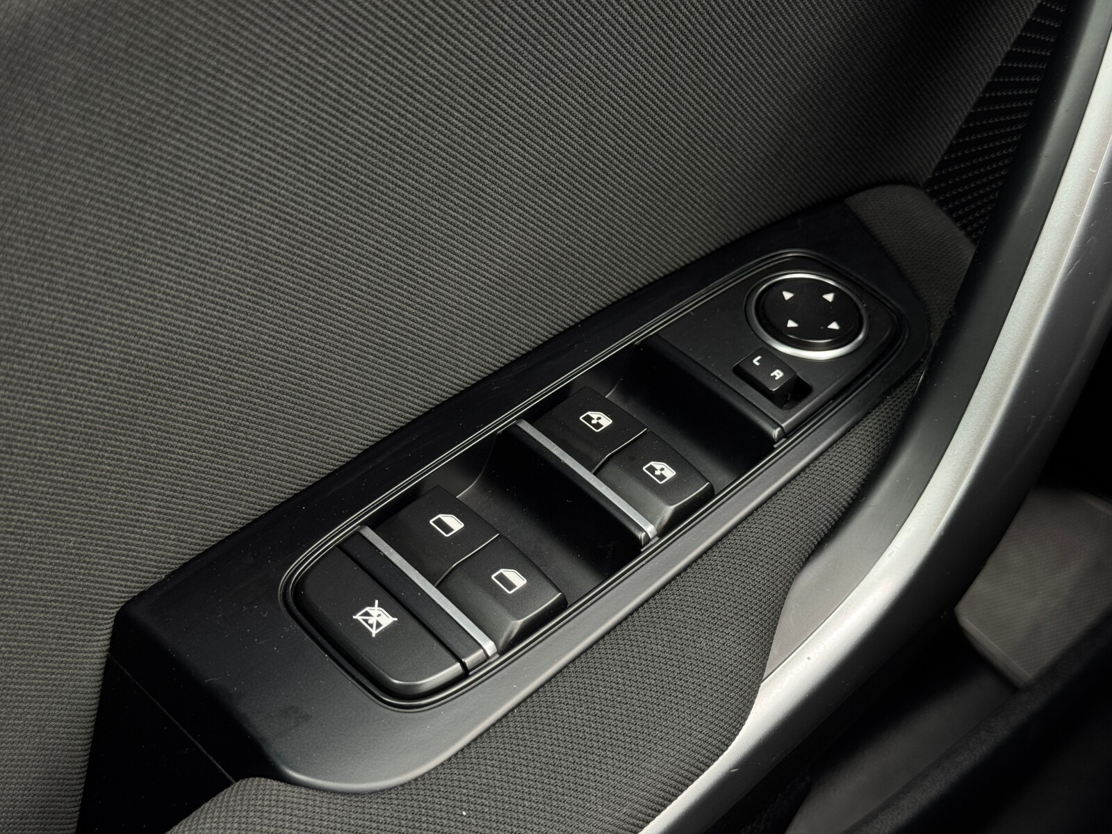 Kia Ceed - zdjęcie 27