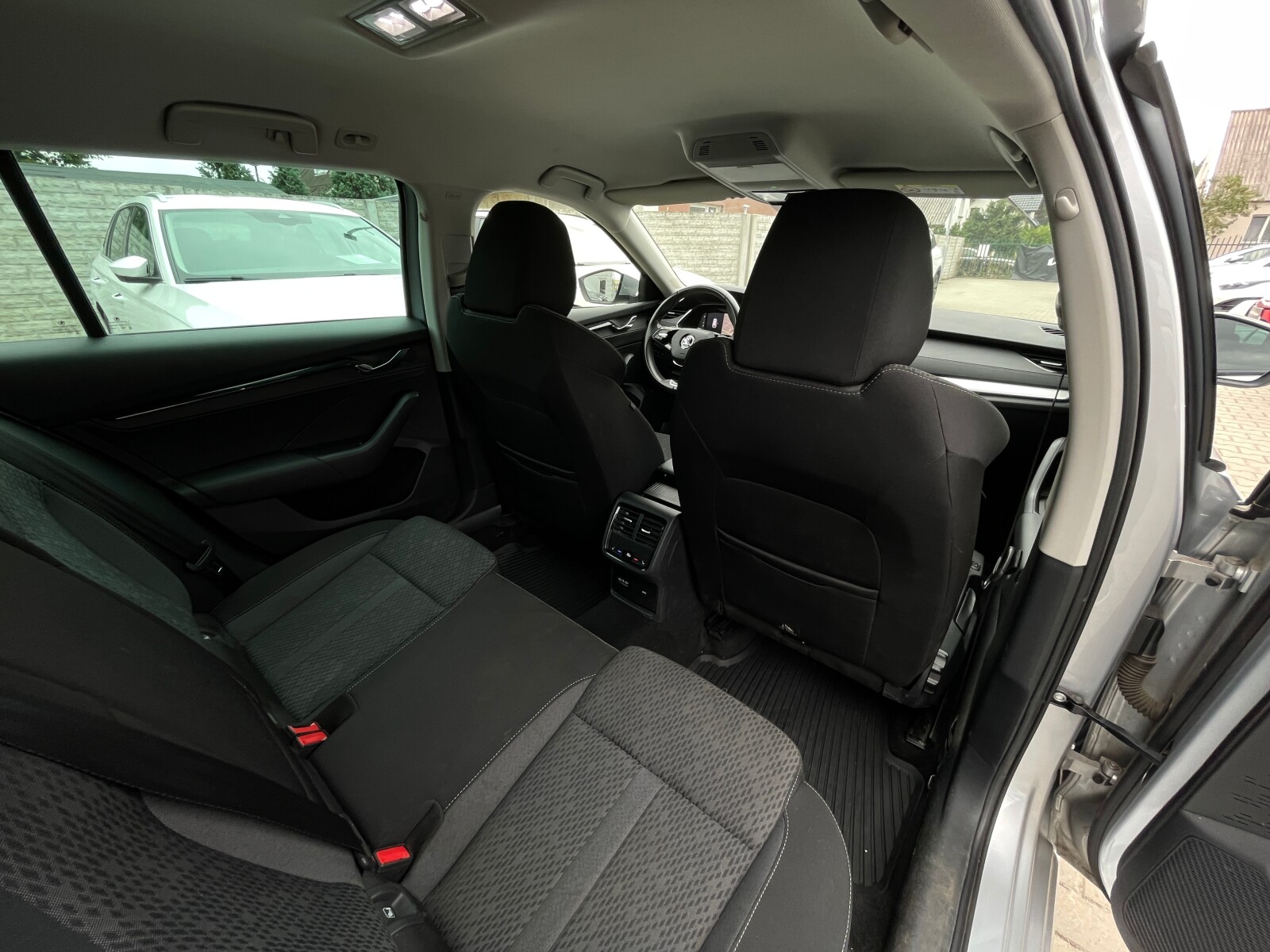 Škoda Octavia Combi - zdjęcie 17