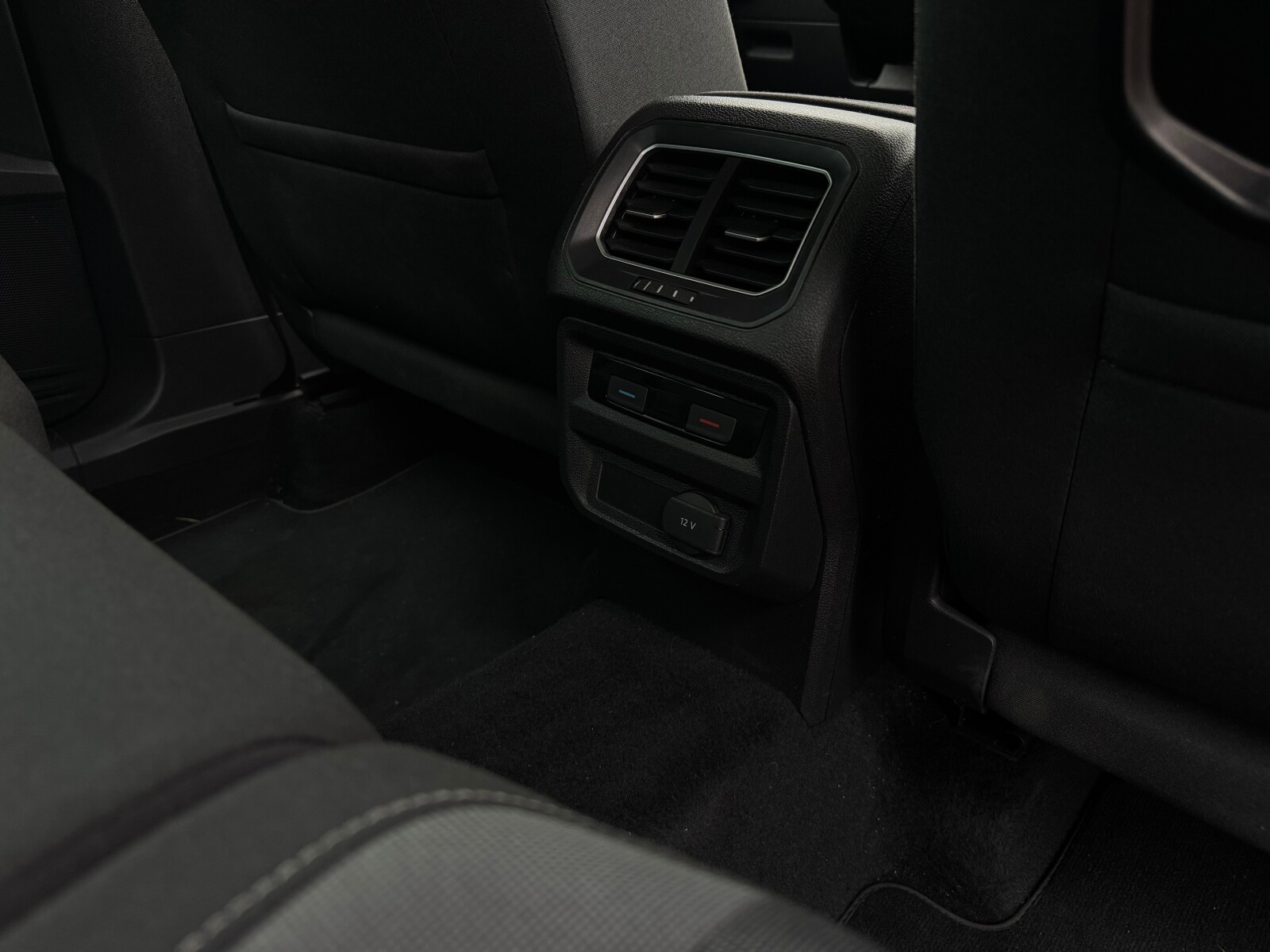 Volkswagen Tiguan - zdjęcie 9