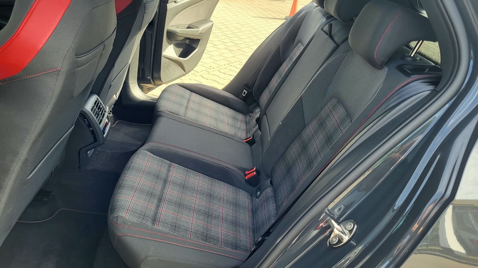Volkswagen Golf - zdjęcie 11
