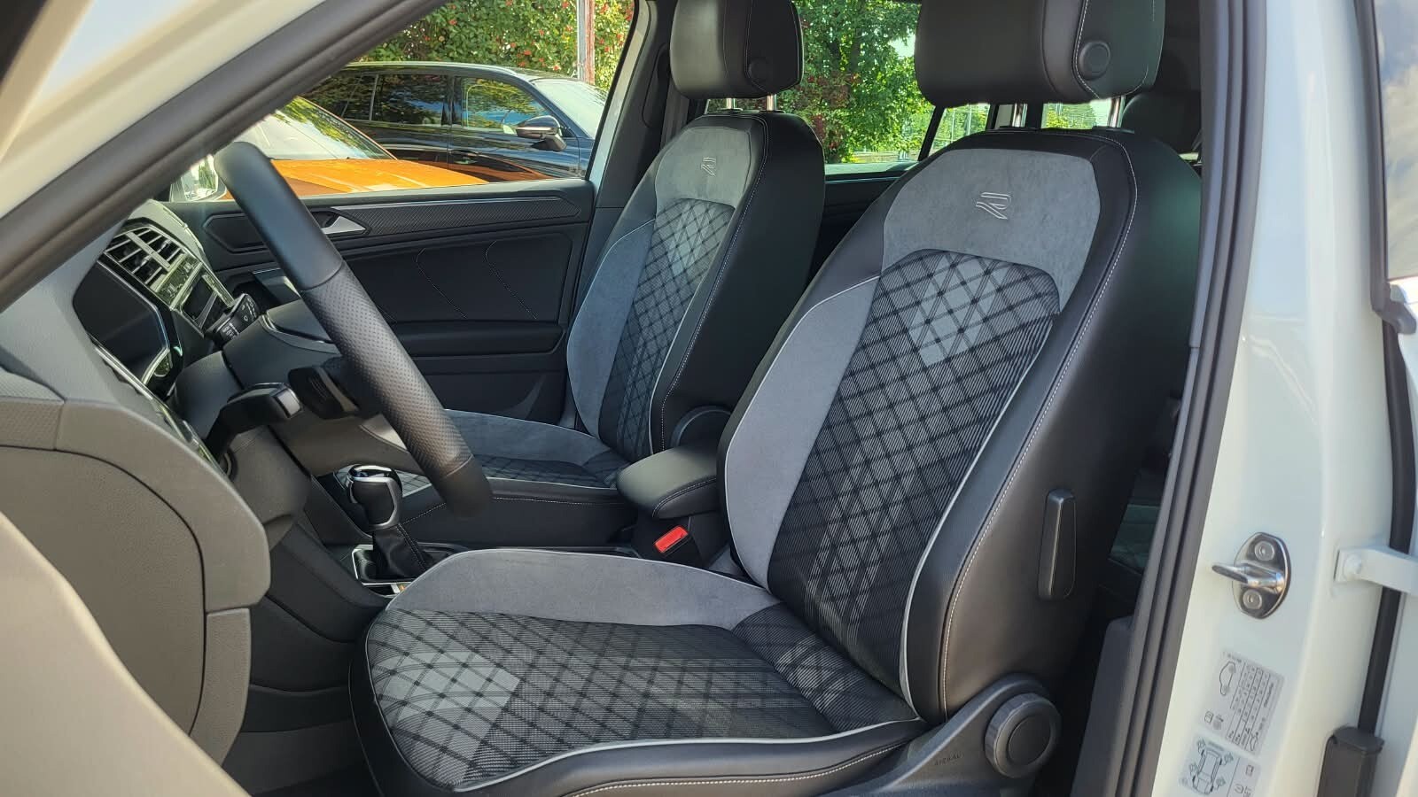 Volkswagen Tiguan - zdjęcie 10