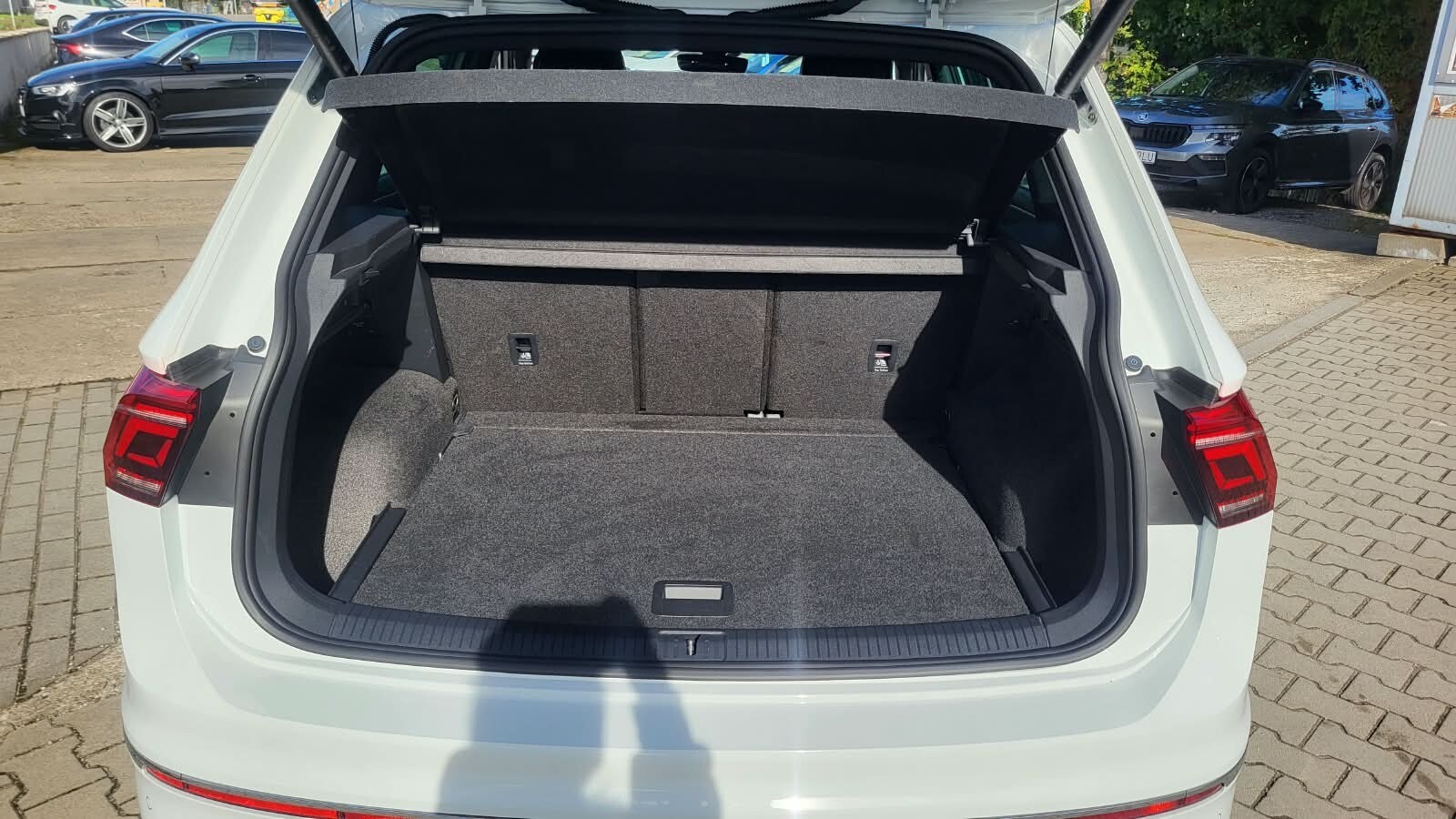 Volkswagen Tiguan - zdjęcie 12