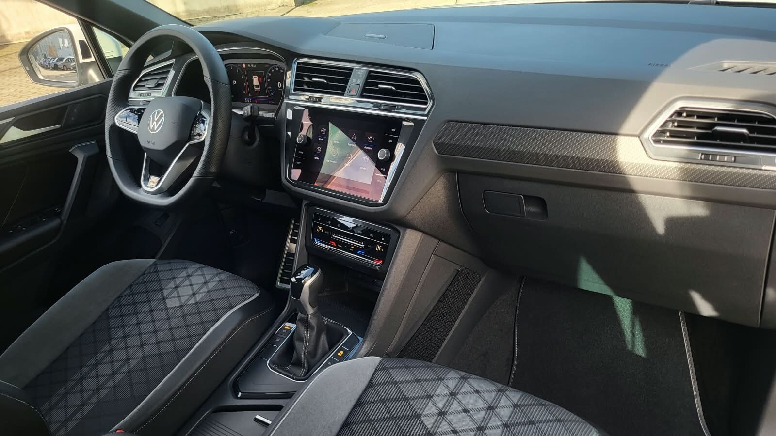 Volkswagen Tiguan - zdjęcie 15