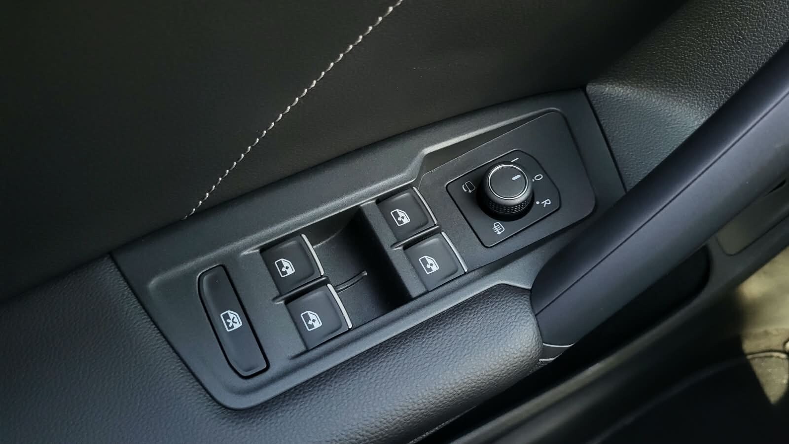 Volkswagen Tiguan - zdjęcie 16