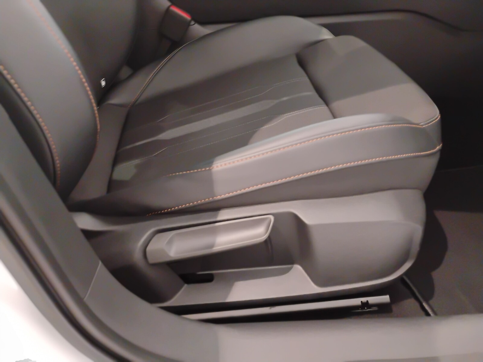 Cupra Leon Sportstourer - zdjęcie 15