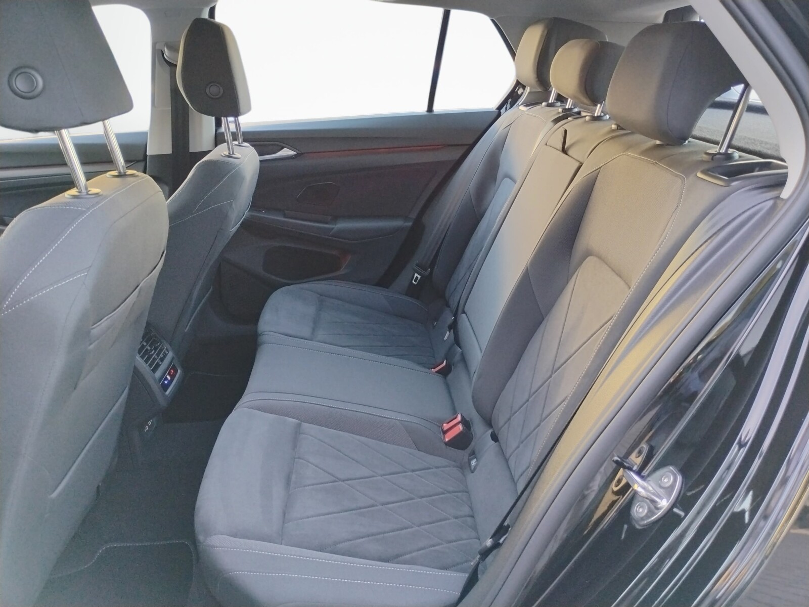 Volkswagen Golf - zdjęcie 14