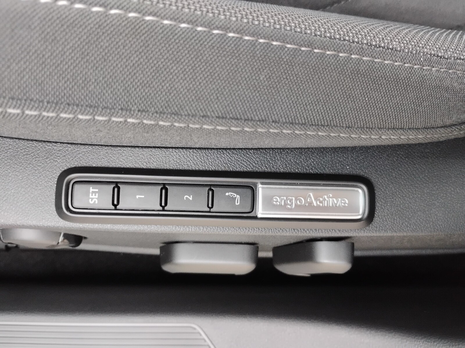 Volkswagen Golf - zdjęcie 12