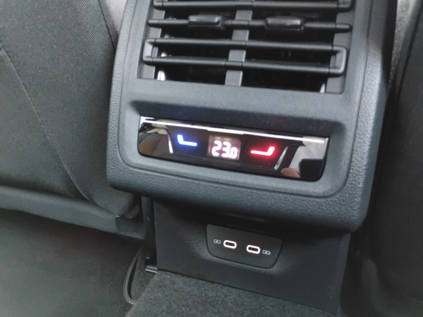 Volkswagen Golf - zdjęcie 19