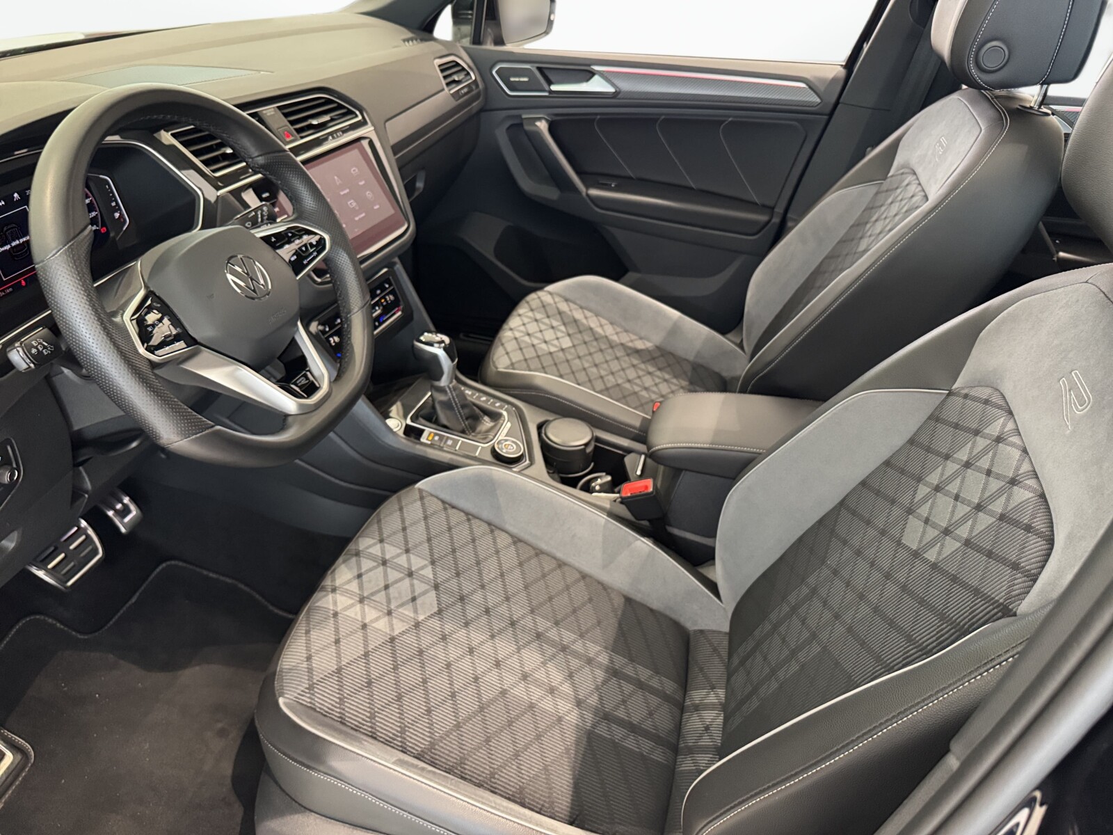 Volkswagen Tiguan - zdjęcie 10
