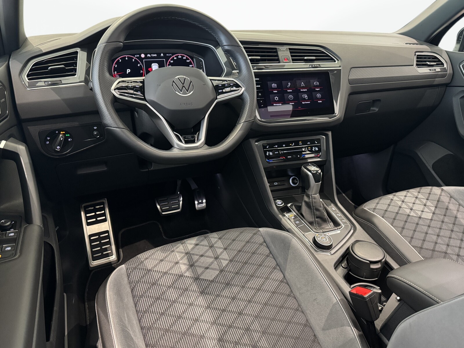 Volkswagen Tiguan - zdjęcie 15