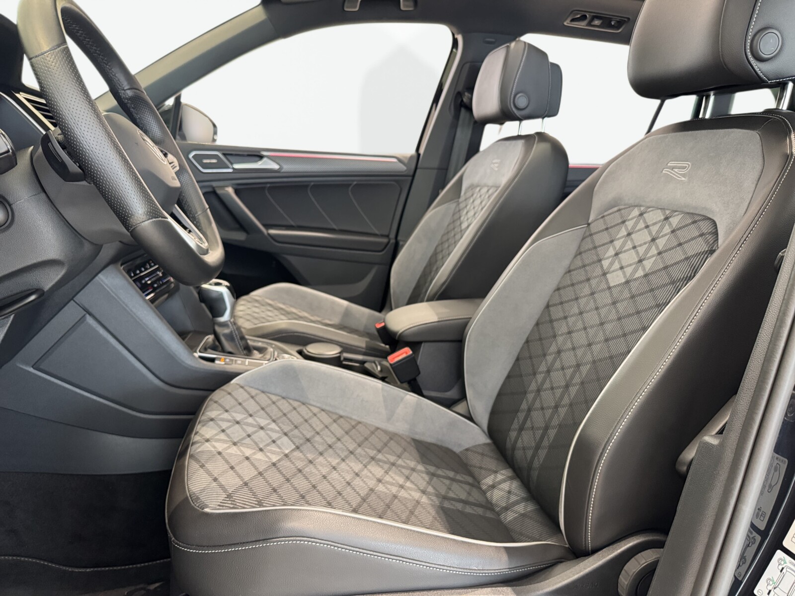 Volkswagen Tiguan - zdjęcie 9