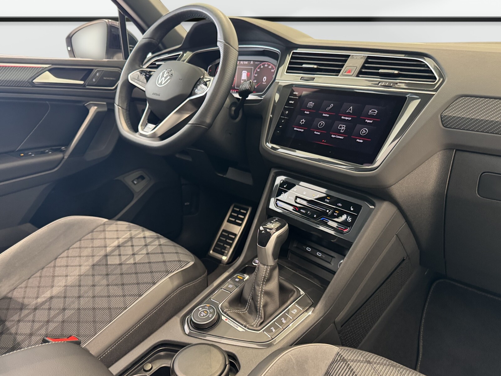 Volkswagen Tiguan - zdjęcie 18