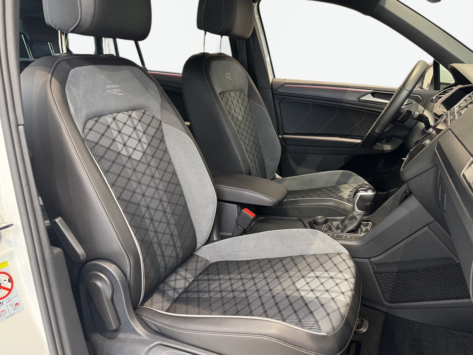 Volkswagen Tiguan - zdjęcie 16