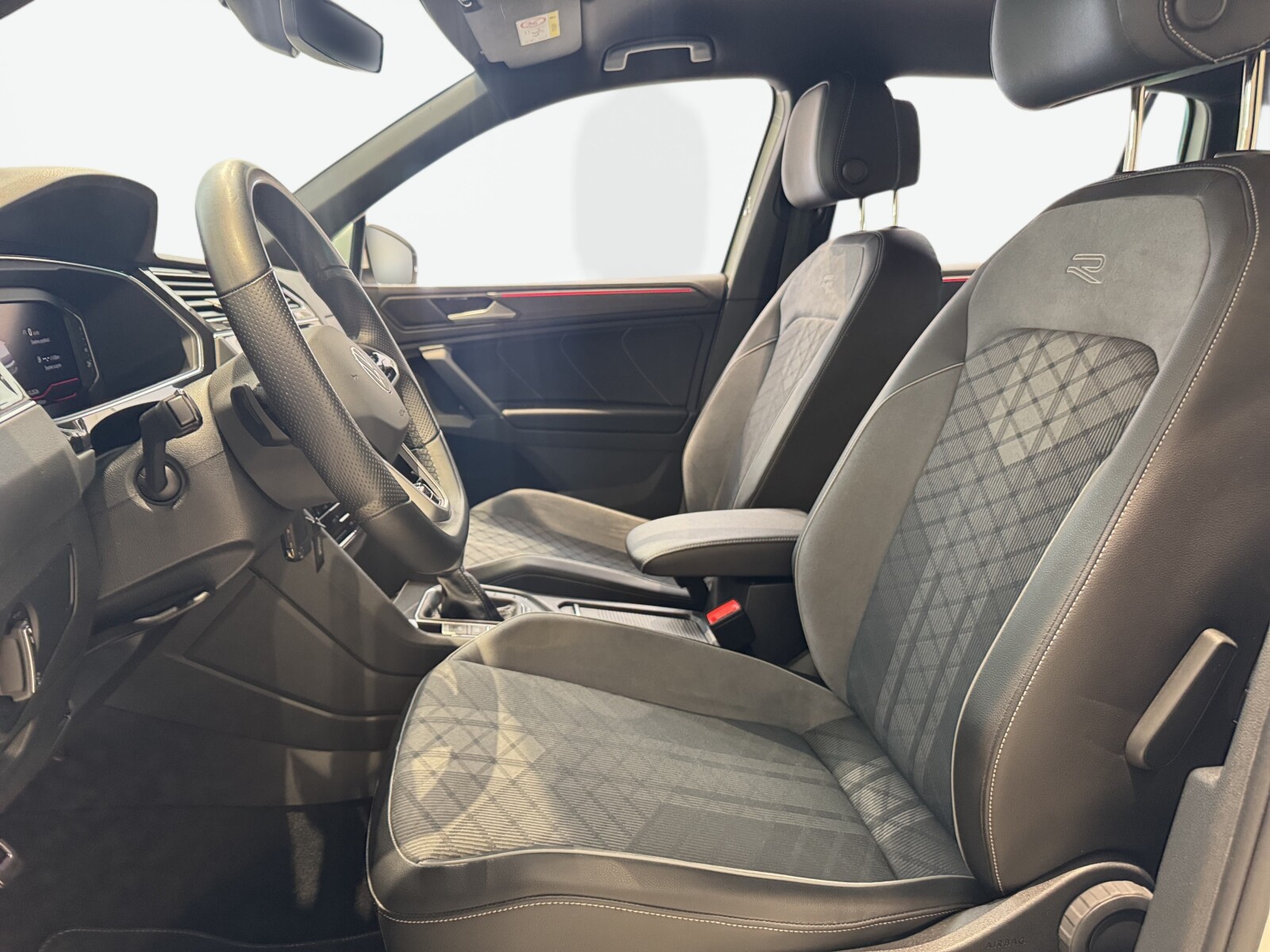 Volkswagen Tiguan - zdjęcie 9