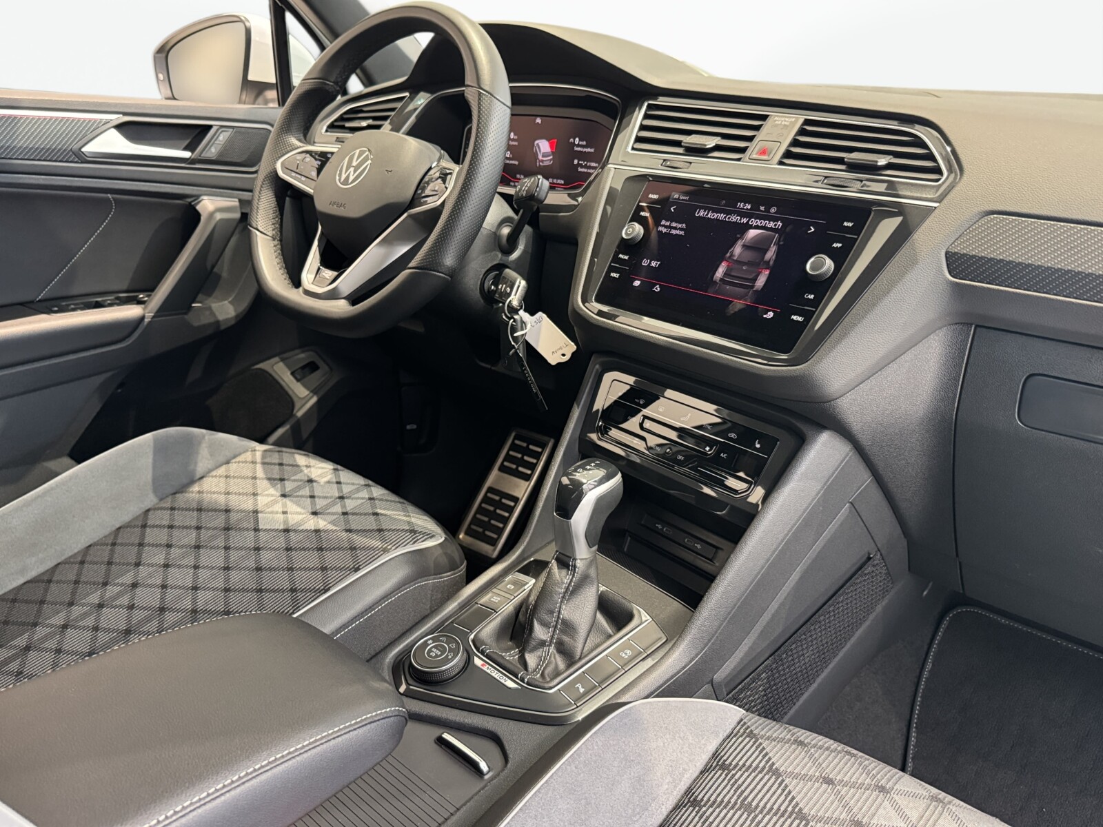 Volkswagen Tiguan - zdjęcie 18