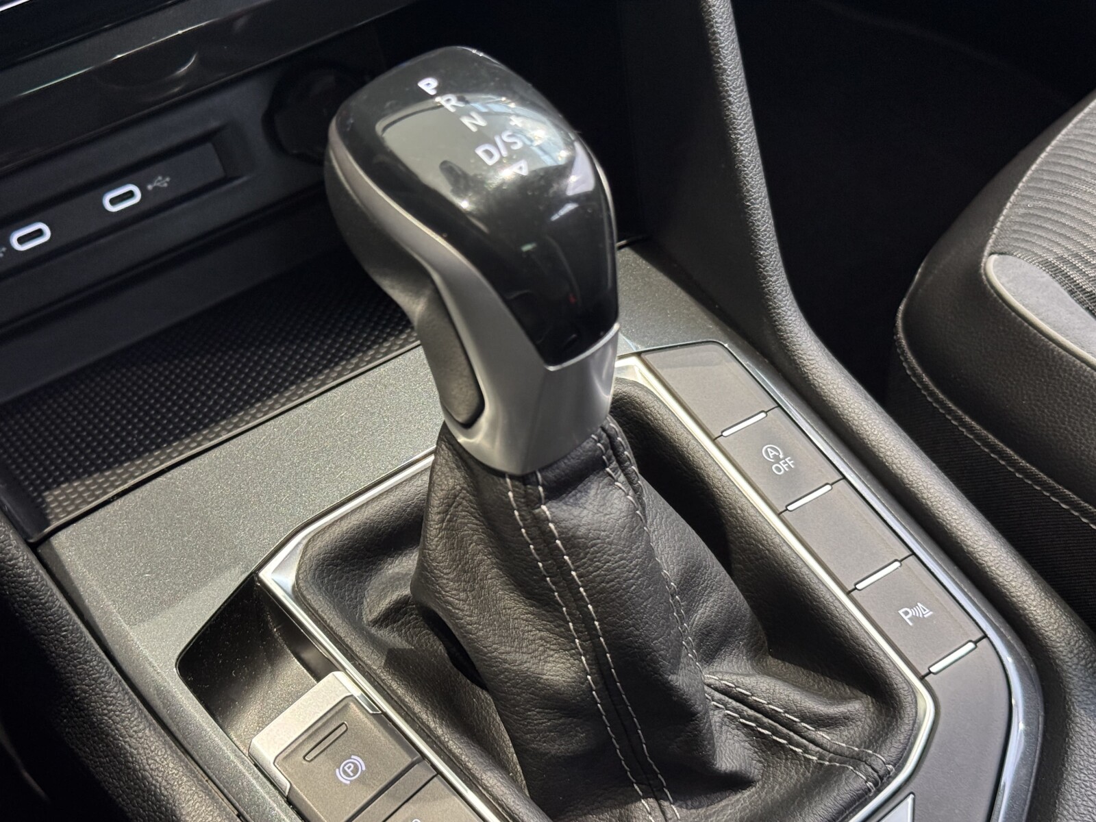 Volkswagen Tiguan - zdjęcie 30