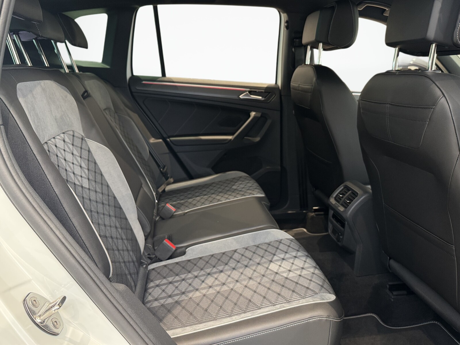 Volkswagen Tiguan - zdjęcie 15