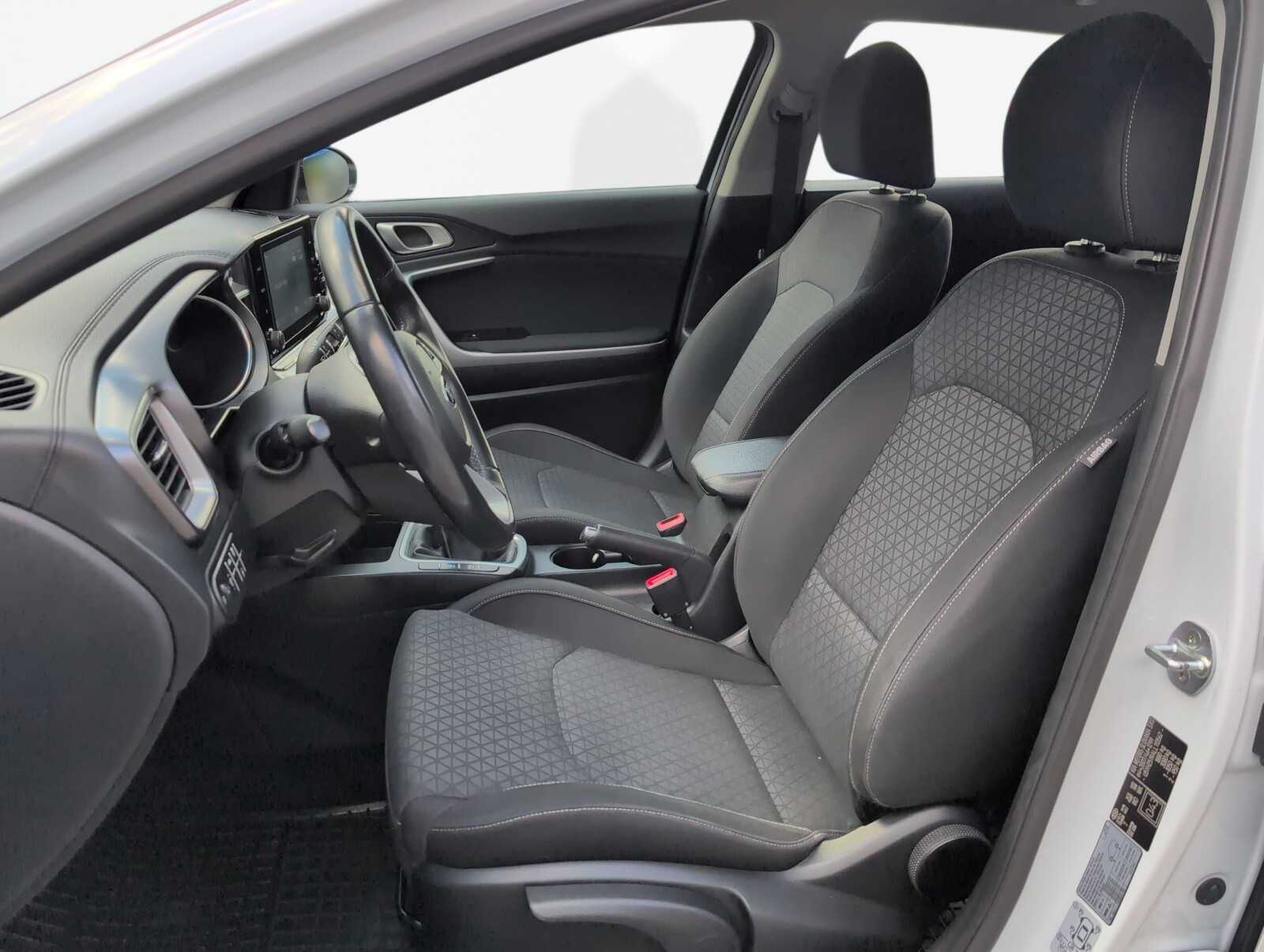 Kia Ceed - zdjęcie 15