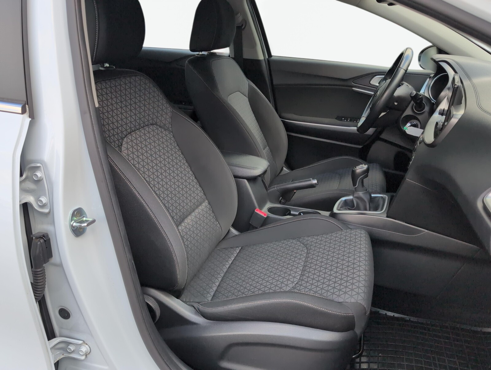 Kia Ceed - zdjęcie 13