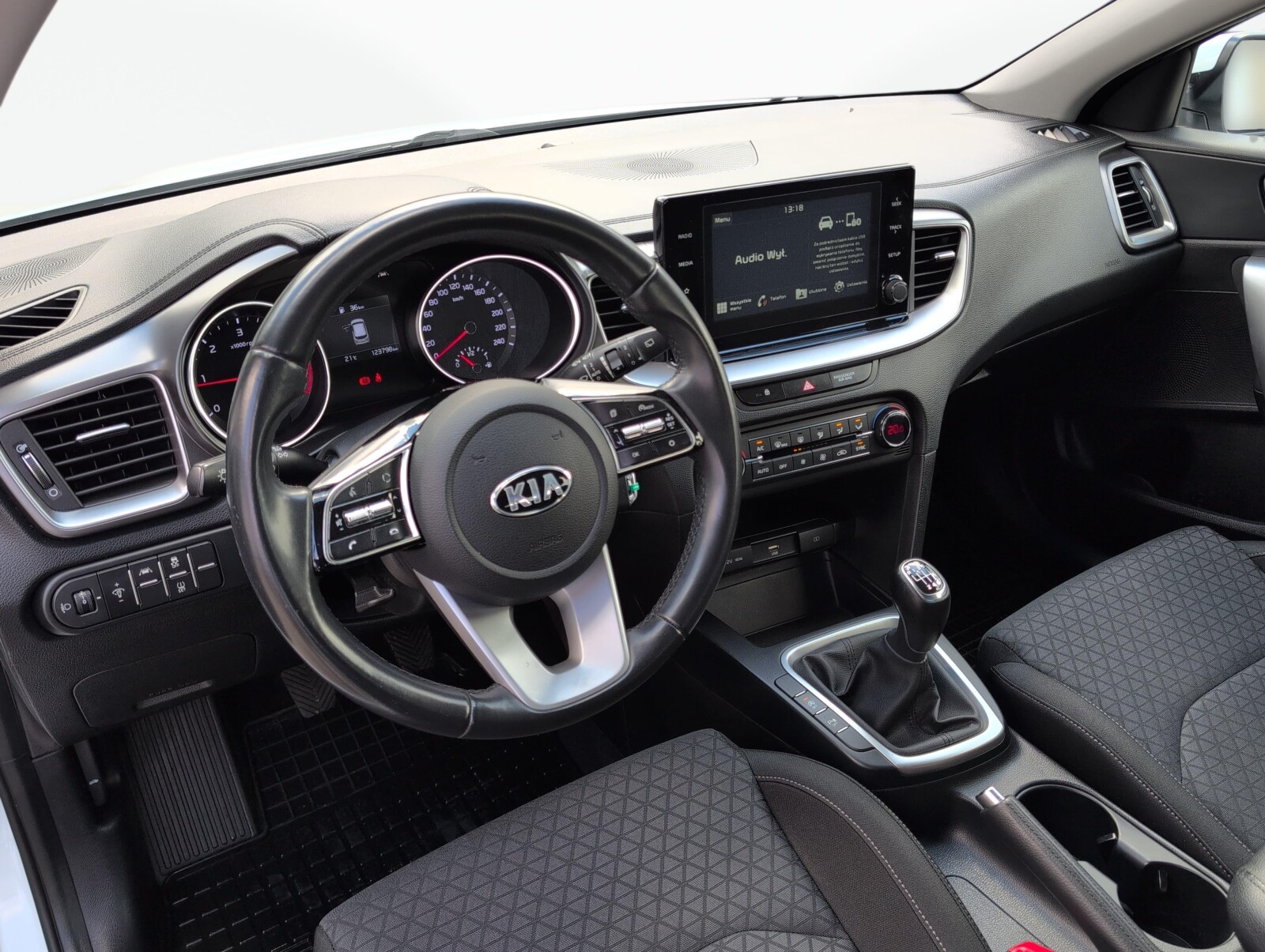 Kia Ceed - zdjęcie 16