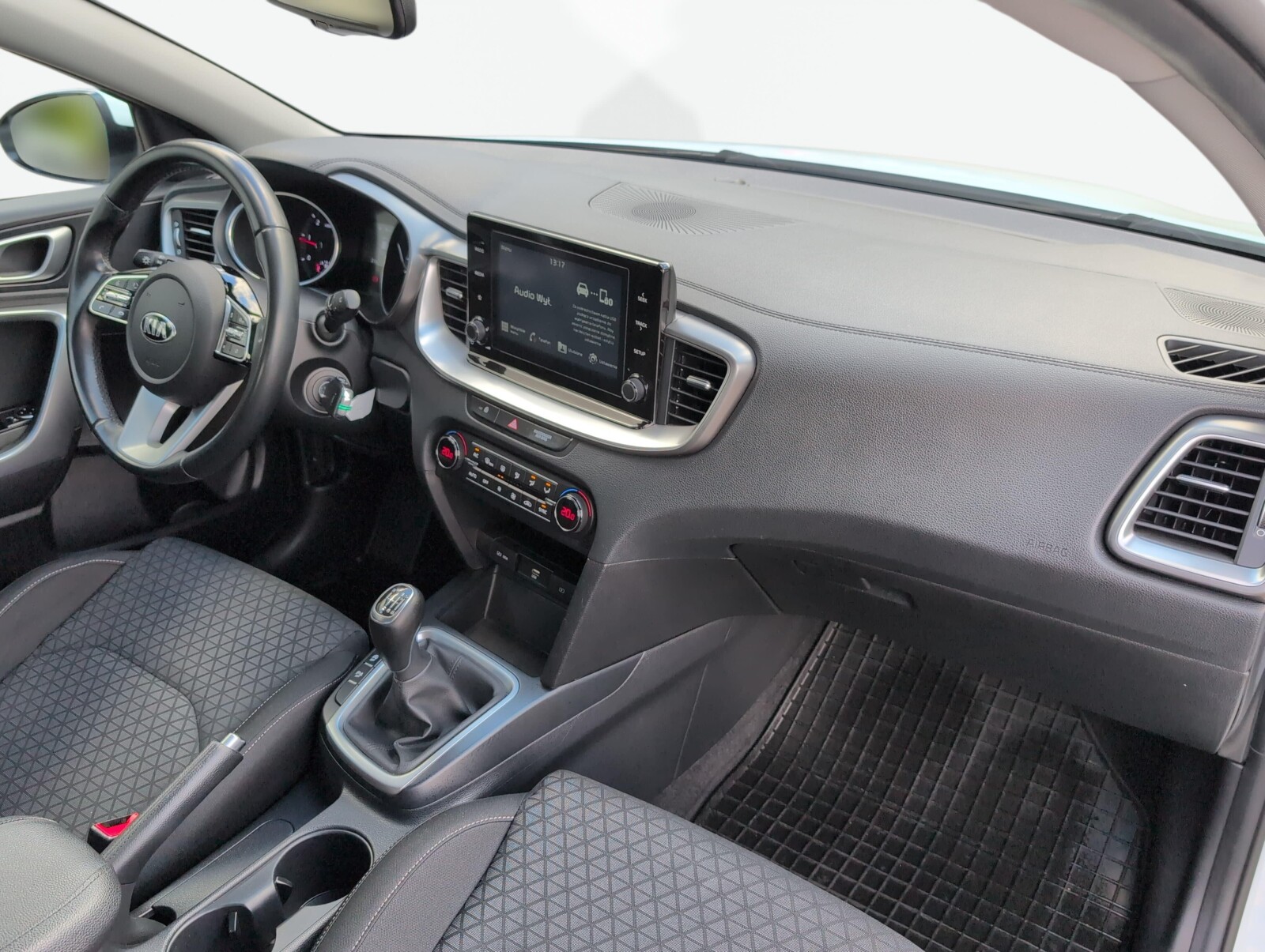Kia Ceed - zdjęcie 14