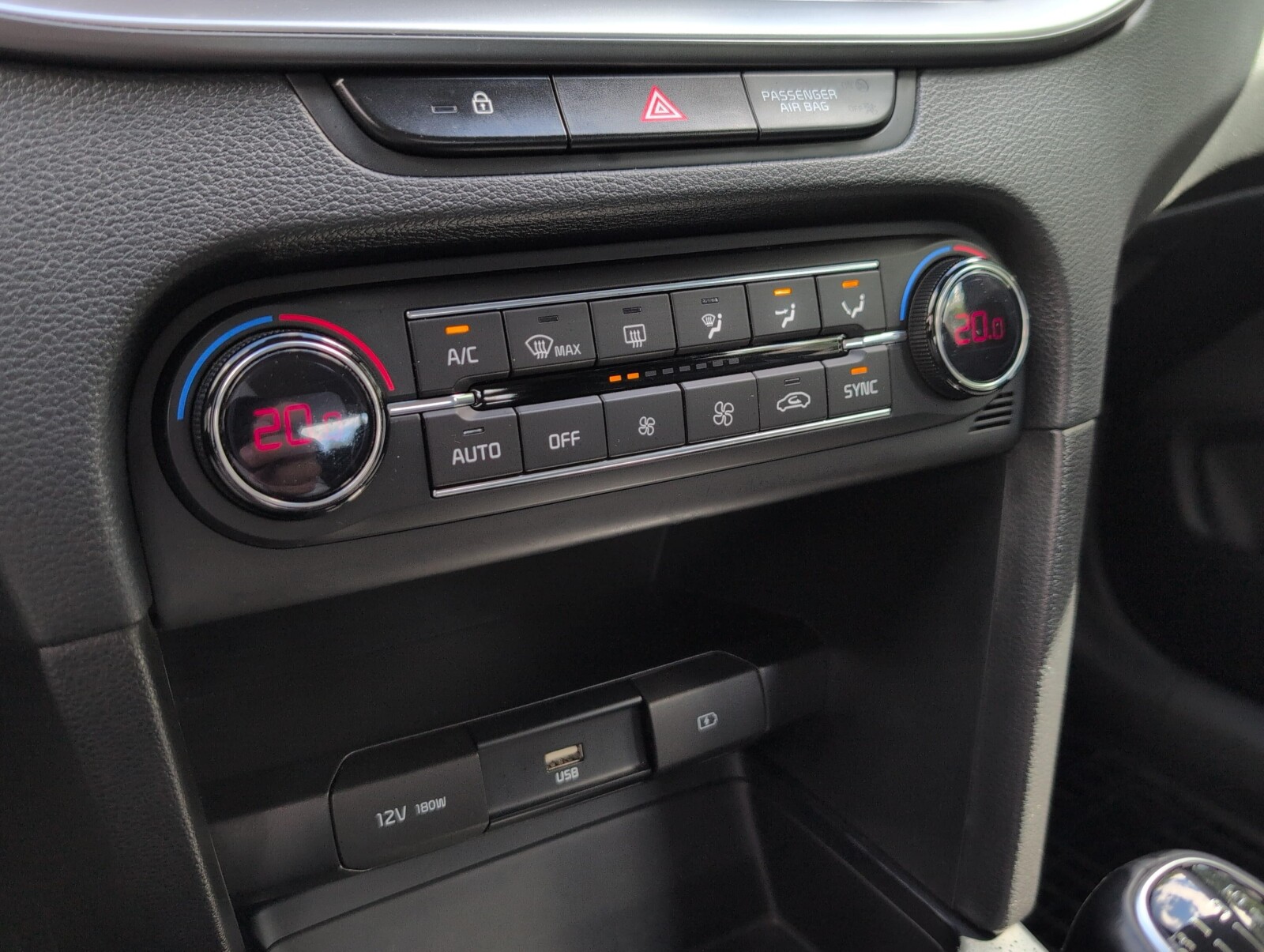 Kia Ceed - zdjęcie 28