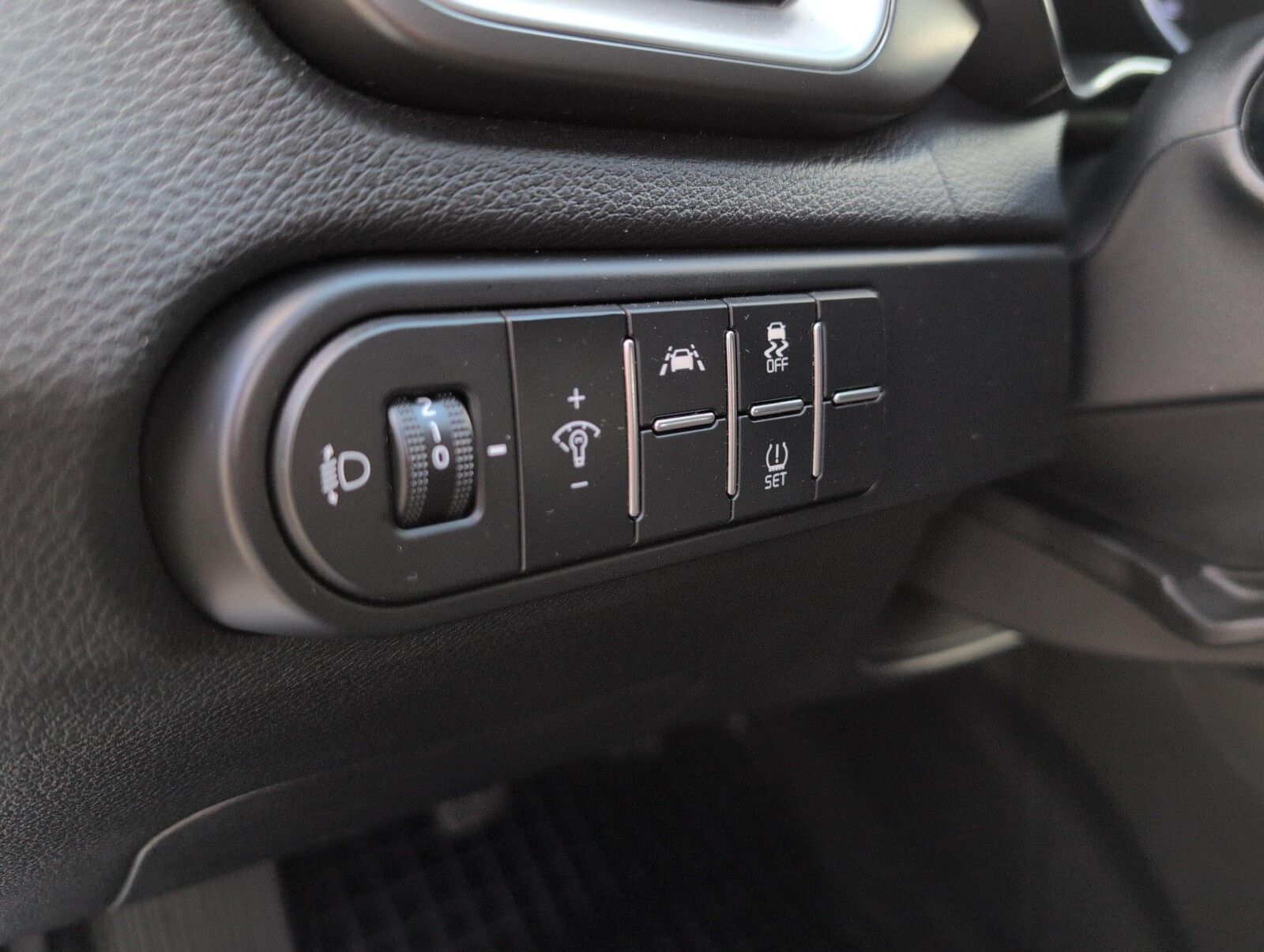 Kia Ceed - zdjęcie 19