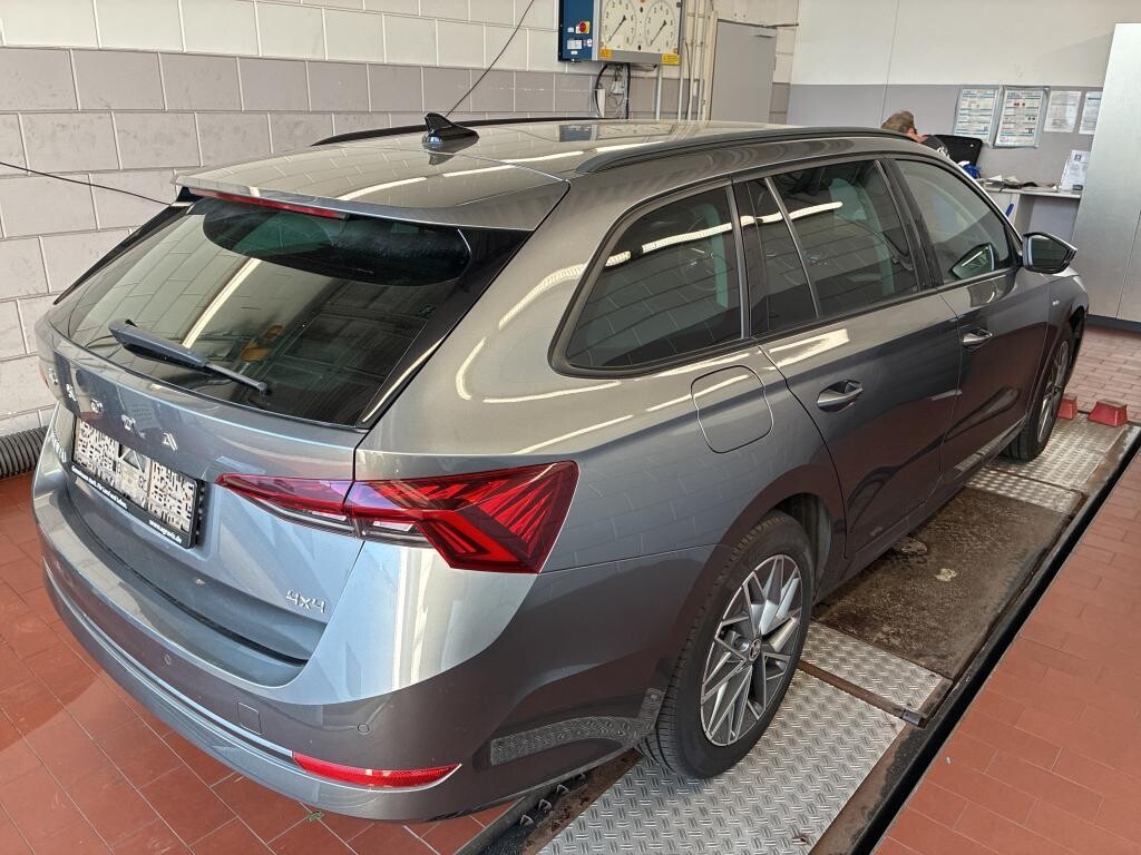 Škoda Octavia Combi - zdjęcie 4