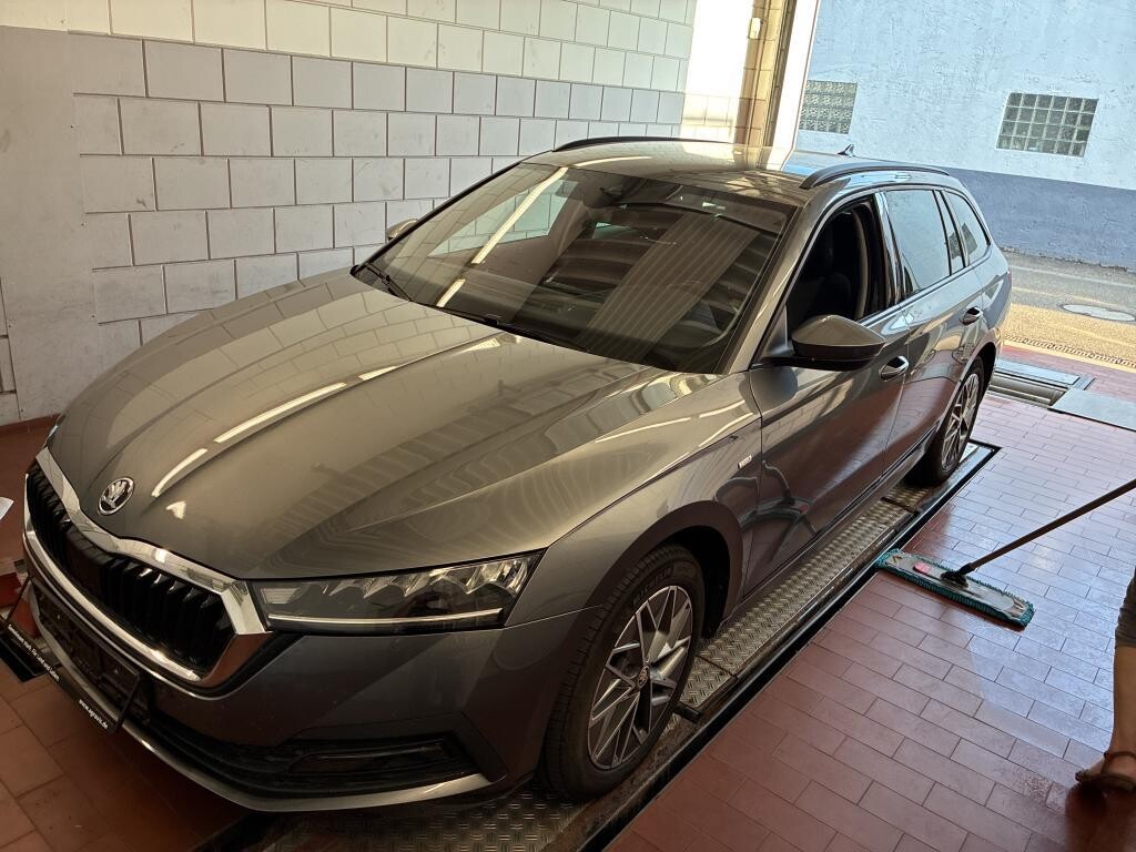 Škoda Octavia Combi - zdjęcie 1