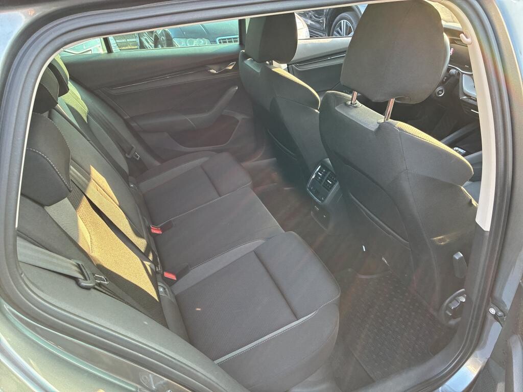 Škoda Octavia Combi - zdjęcie 7