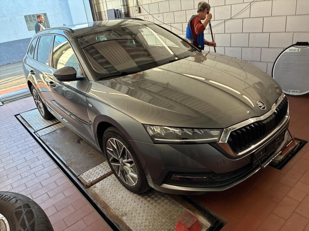 Škoda Octavia Combi - zdjęcie 2
