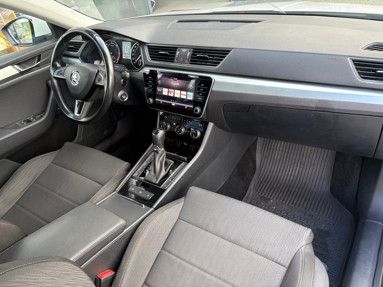 Škoda Superb - zdjęcie 16