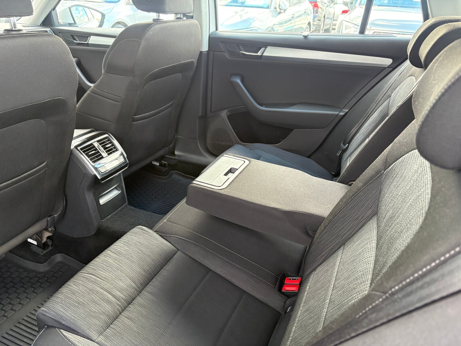 Škoda Superb - zdjęcie 14
