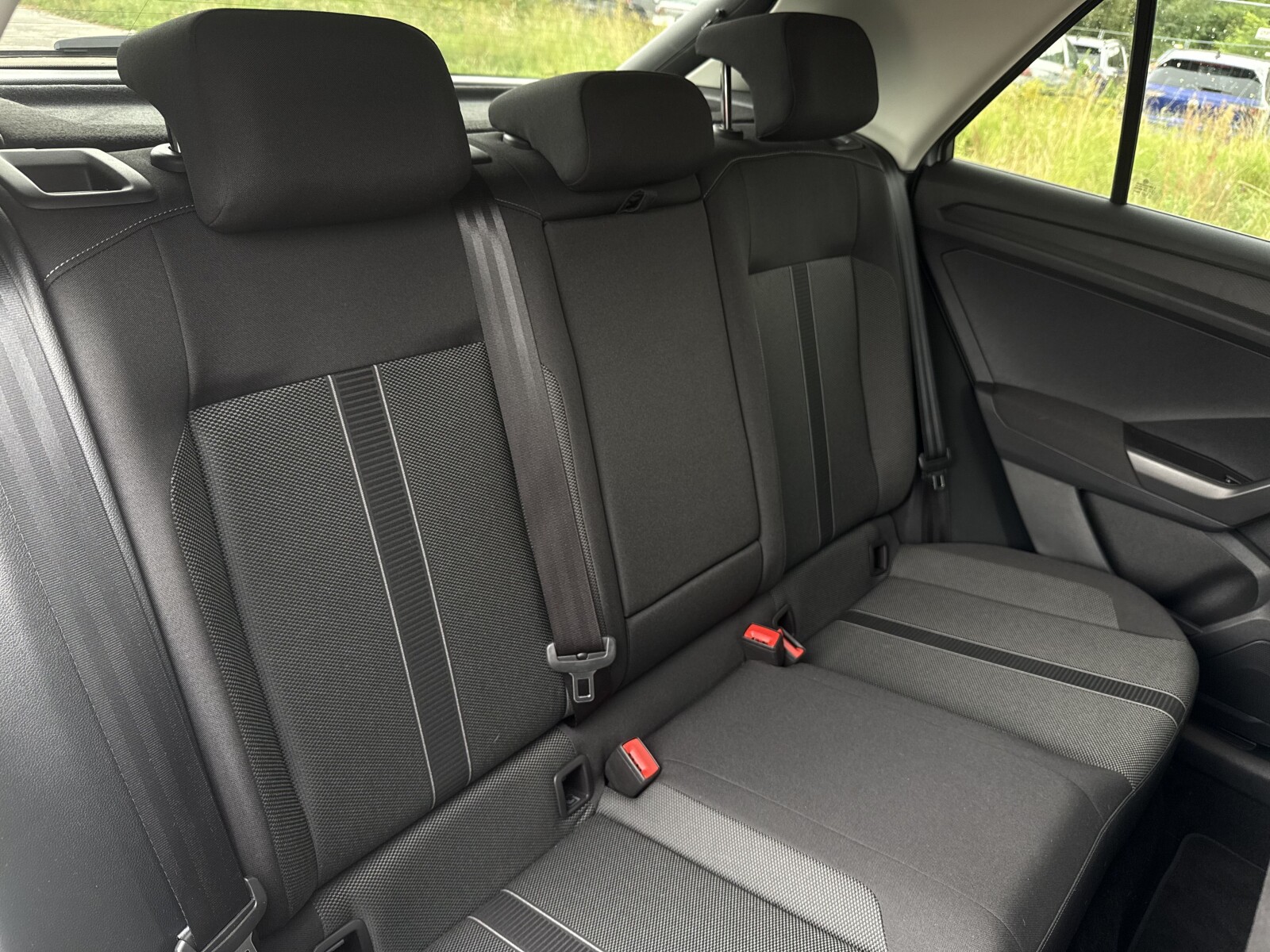 Volkswagen T-Roc - zdjęcie 33