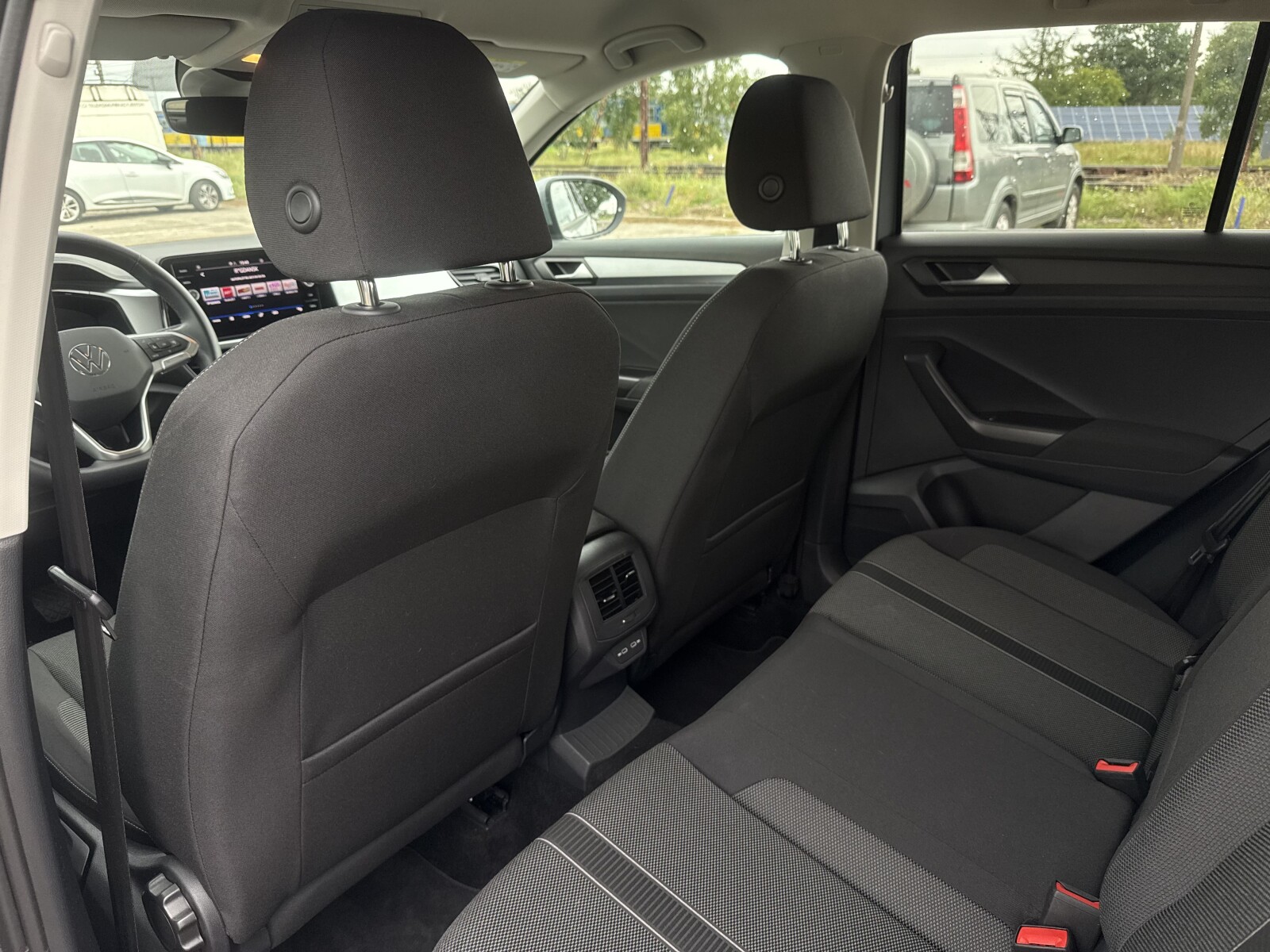 Volkswagen T-Roc - zdjęcie 30