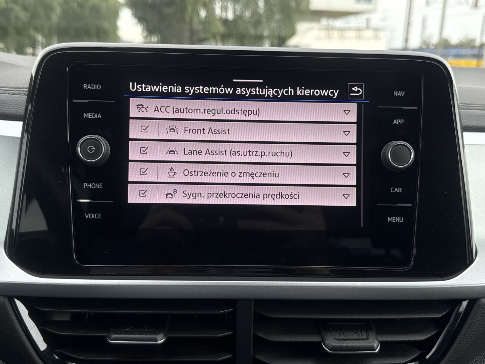 Volkswagen T-Roc - zdjęcie 26