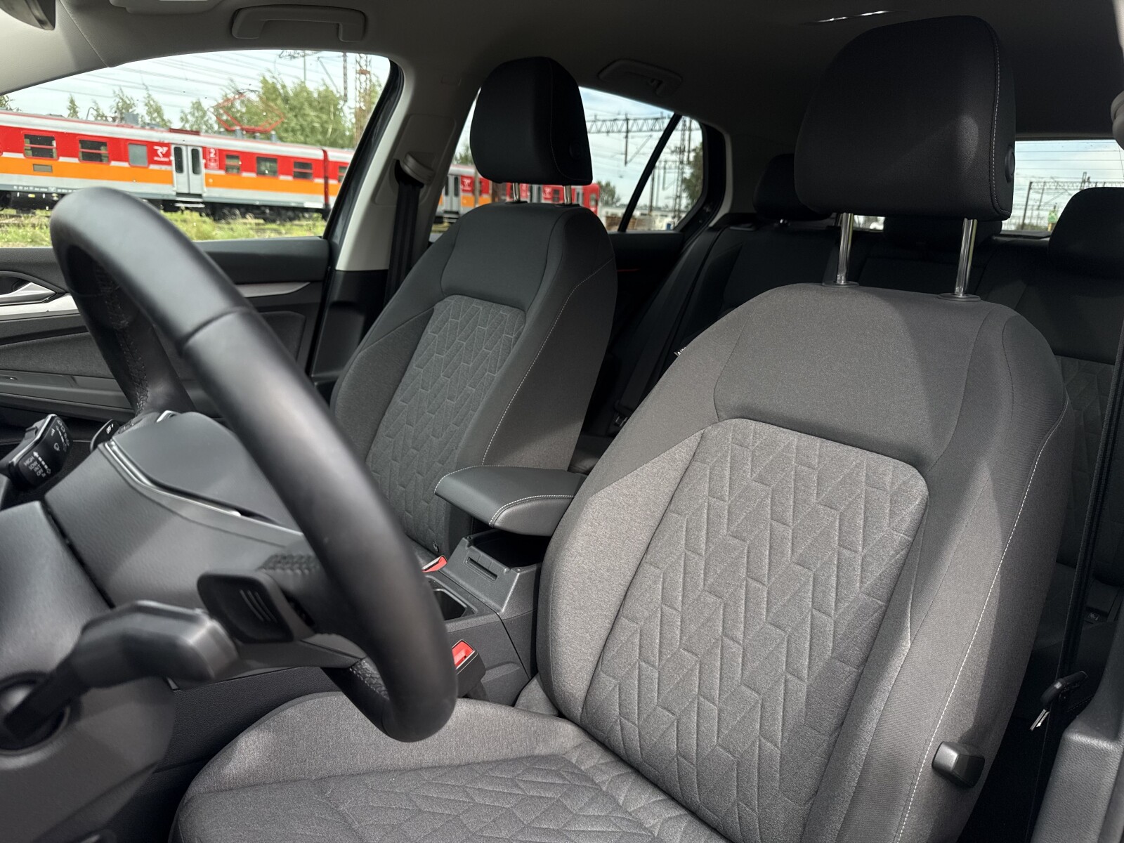 Volkswagen Golf - zdjęcie 12