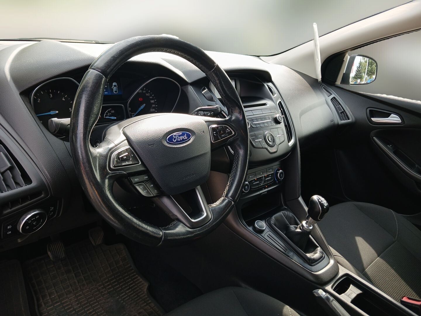 Ford Focus - zdjęcie 9