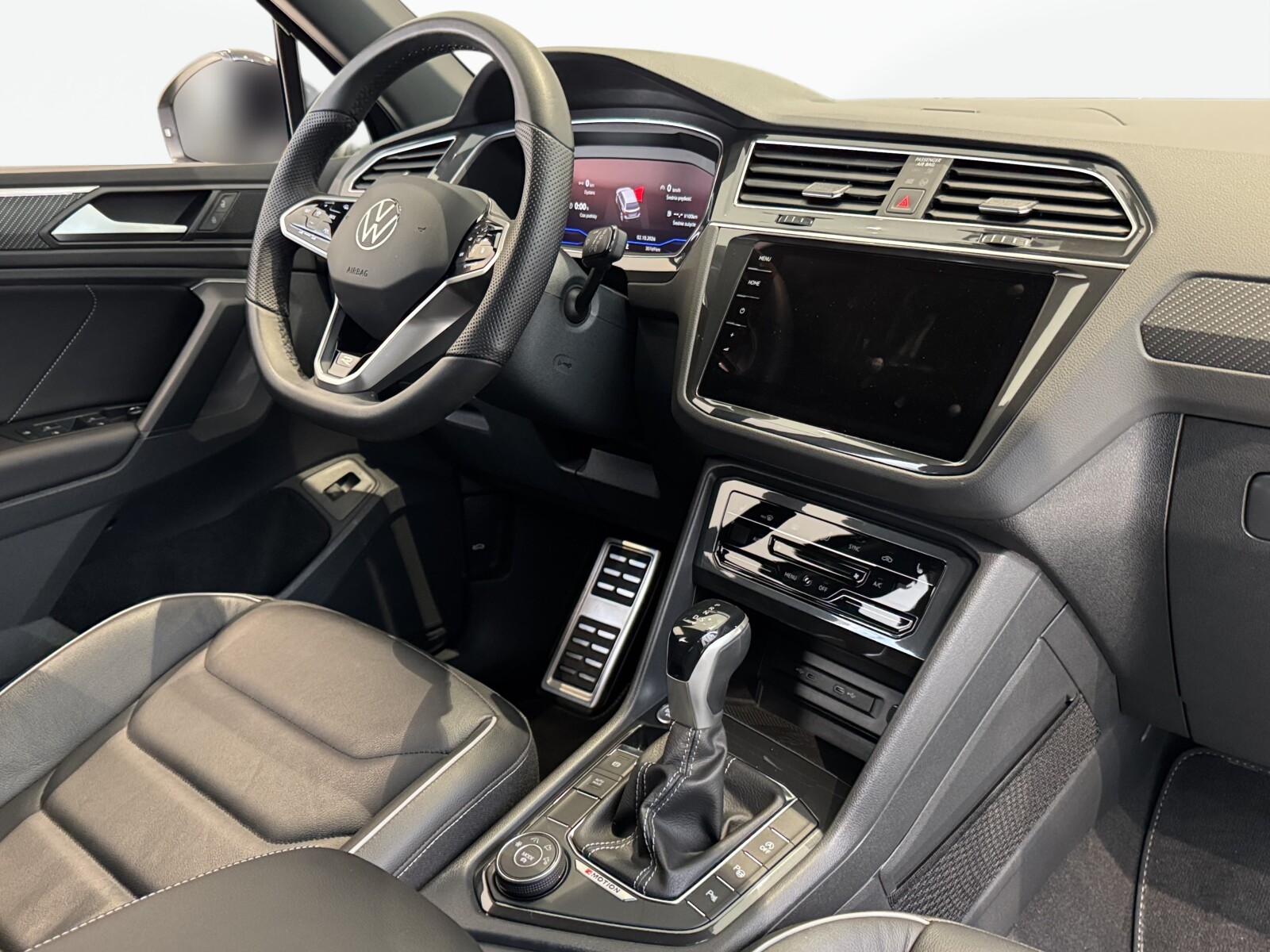Volkswagen Tiguan - zdjęcie 18