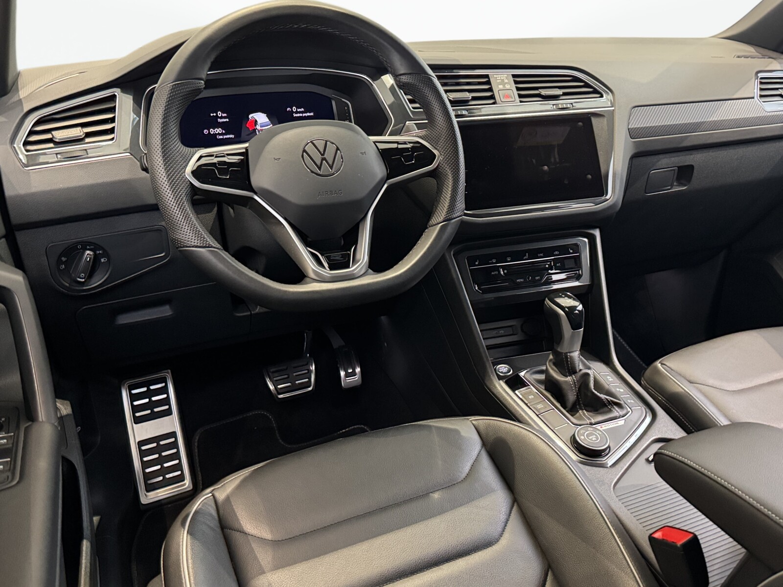 Volkswagen Tiguan - zdjęcie 14