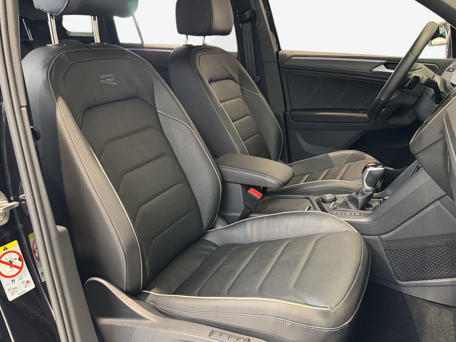 Volkswagen Tiguan - zdjęcie 16