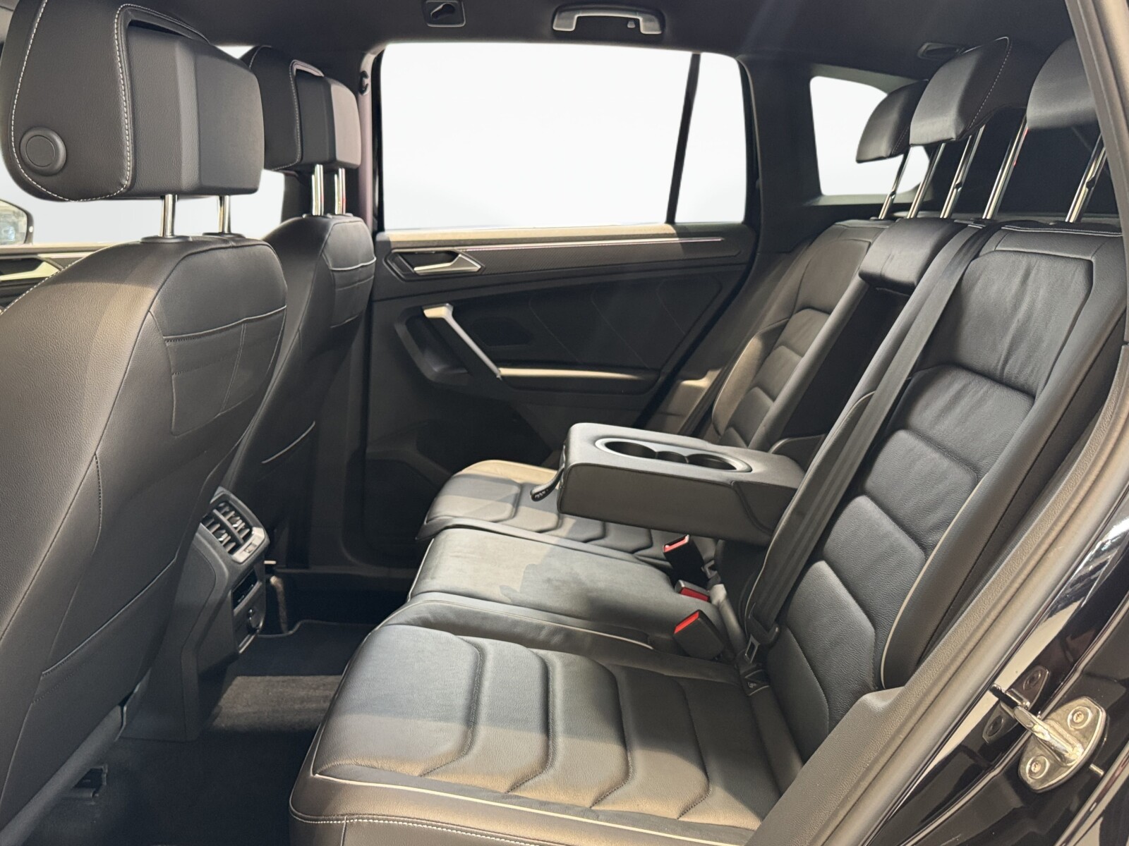 Volkswagen Tiguan - zdjęcie 12